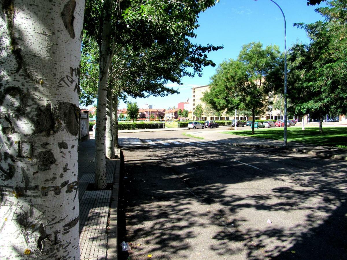 Apartament Www Parques De La Catedral Travel Com Parking Privado Gratis León Zewnętrze zdjęcie